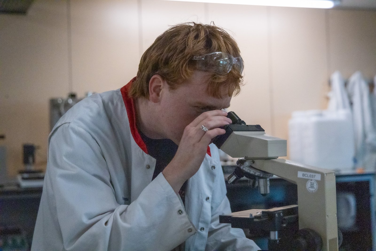 Plastilose CTO in het laboratorium met microscoop